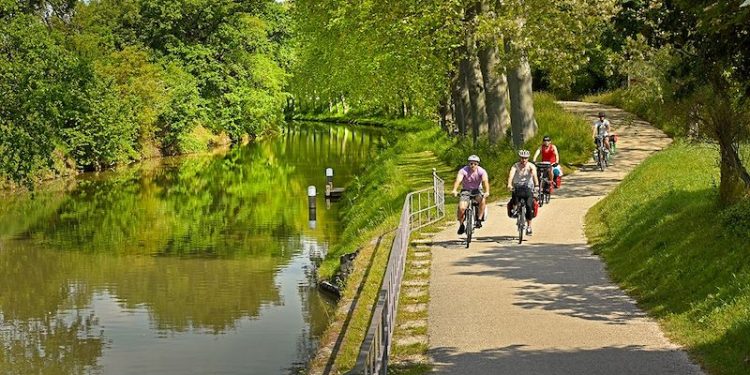 Un voyage inoubliable sur les rives du Canal du Midi à vélo