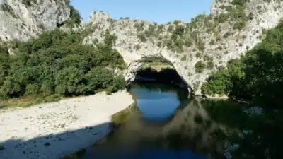 Partir en Ardèche : optez pour un camping au bord de la rivière !